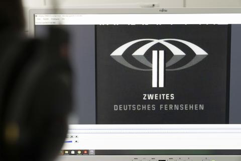 Das erste ZDF-Logo auf einem Bildschirm im ZDF-Unternehmensarchiv in Mainz-Lerchenberg. Mit provisorischen Studios im hessischen Eschborn nahm das ZDF am 1. April 1963 den Sendebetrieb auf.