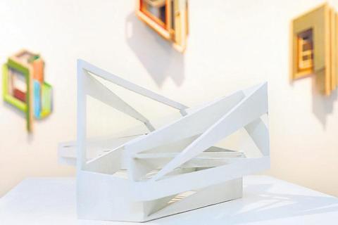 Galerie Netuschil in Darmstadt zeigt Plastiken und Collagen