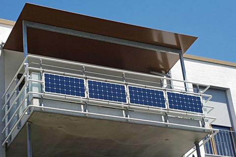 So könnten es ausschauen, wenn Solar-Panels auf dem Balkon installiert werden.  Foto: Gewobau