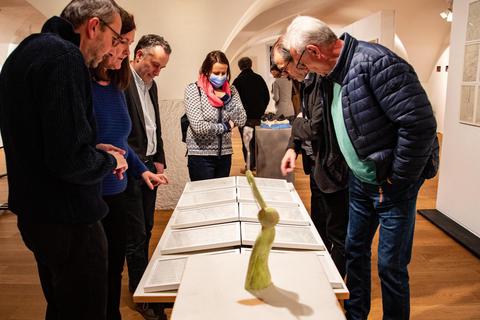 Im Untergeschoss des Stadt- und Industriemuseums sind die Jahresgaben aus drei Jahren vorgestellt worden. Foto: Volker Dziemballa (VF