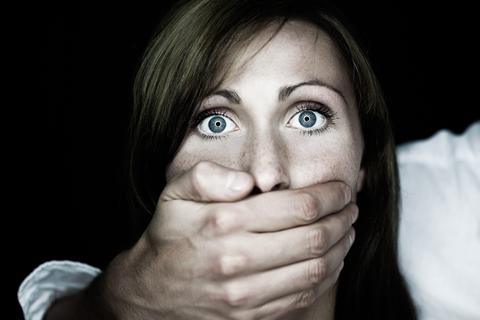 Wenn sich Betroffene sexualisierter Gewalt zu Wort melden, kommt es manchmal vor, dass sie von Außenstehenden der Lüge bezichtigt werden, bevor das Gegenteil bewiesen ist. Aber warum eigentlich?