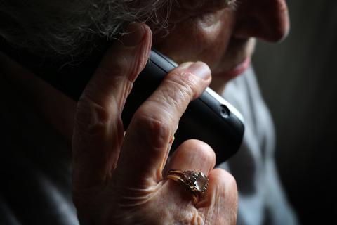 Mit kreativen Betrugsmaschen versuchen Kriminelle per Telefon an das Geld ihrer Opfer zu kommen. In dem Fall einer 72-Jährigen aus Budenheim hat dies auch geklappt. Symbolfoto: dpa