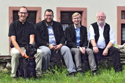 Das Ingelheimer Pastoralteam um (v.l.) Christian Feuerstein, Ingo Kunkel, David Haub und Jürgen Heckmann distanziert sich von der Entscheidung des Vatikans – und will auch weiterhin homosexuelle Menschen segnen. Archivfoto: Thomas Schmidt