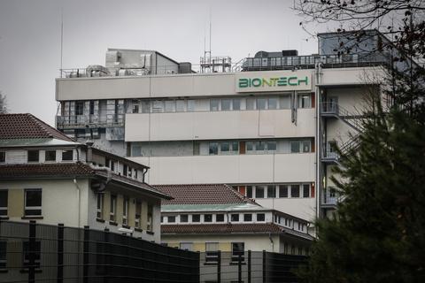 Hier in Marburg und an nun 12 anderen Standorten soll der Impfstoff Produziert werden. Foto: dpa