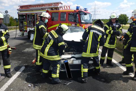 Die Feuerwehr Mainz im Einsatz bei dem Unfall auf der A60 bei Mainz. Foto: Feuerwehr Mainz