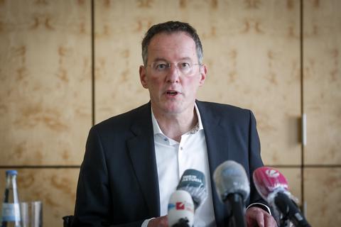 Michael Ebling bei der Pressekonferenz zum Stand der Corona-Neuinfektionen. Foto: Lukas Görlach