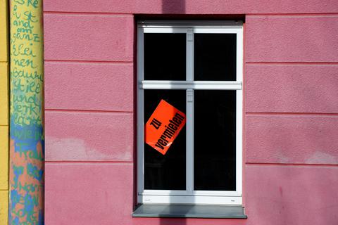 Wer durch die Corona-Krise in finanzielle Schwierigkeiten geraten ist, kann möglicherweise auch seine Miete nicht mehr bezahlen. Symbolfoto: dpa
