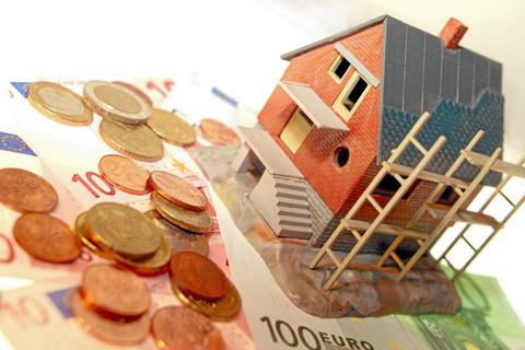 Die steigenden Bauzinsen verteuern die Finanzierung von Immobilien.