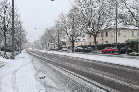 Schneefall in Wiesbaden im Bereich der Bierstädter Straße.  Foto: Wiesbaden112