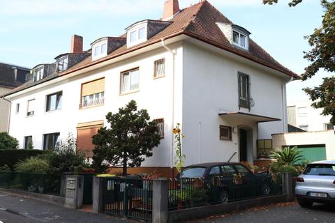 In diesem Haus in Frankfurt wurde ein Mann tot aufgefunden. Foto: 5Vision Media