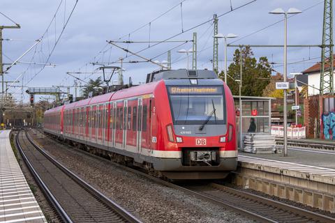Durch die neue ICE-Strecke könnte die S7, hier im Bahnhof Riedstadt-Goddelau, über Mörfelden, Groß-Gerau und Riedstadt enger getaktet werden.  Foto: Vollformat / Robert Heiler