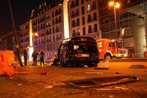 Die Polizei ermittelt bei einem schweren Unfall in Frankfurt mit mehreren Verletzten. Foto: 5vision.media 