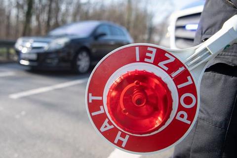 An Karfreitag sollen Raser in Hessen und Rheinland-Pfalz aus dem Verkehr gezogen werden. Symbolbild: dpa