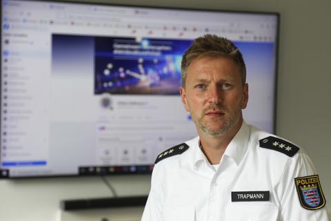 Sebastian Trapmann ist Social Media Experte bei der Polizei. Foto: Guido Schiek