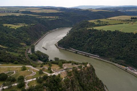 Der Loreley-Felsen am Rhein bei St. Goarshausen.  Foto: dpa