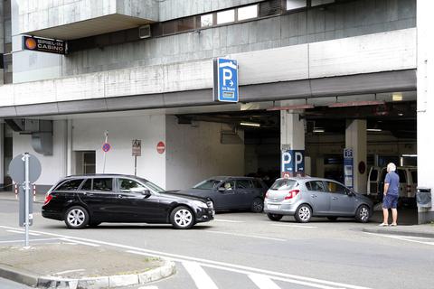 Parkhausservice Hüfner betreibt das Mainzer Parkhaus "Am Brand" (Foto) sowie die Parkhäuser „Coulinstraße“, „Luisenplatz“, „Markt“ und „Galeria-Kaufhof“ in Wiesbaden. Foto: Harald Kaster