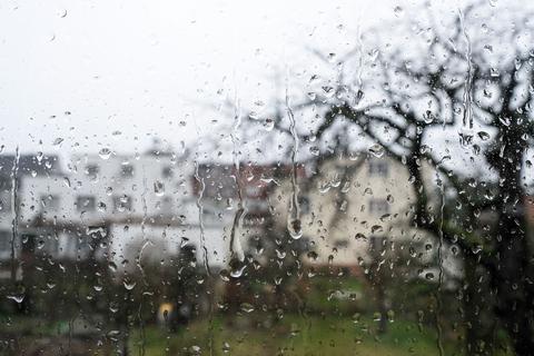 Starker Regen sorgt für chaotische Zustände rund um Südhessen, dem Rhein-Main-Gebiet und Rheinland-Pflaz. Symbolfoto: Uwe Zucchi/dpa