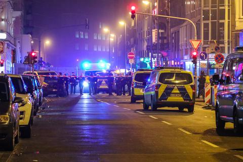 Die Polizei war in der Nacht zu Freitag im Frankfurter Bahnhofsviertel im Einsatz.  Foto: 5vision.media 