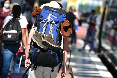 Pendler und Reisende steigen wegen des GDL-Streiks auch auf andere Anbieter von Zugverbindungen um. Foto: dpa