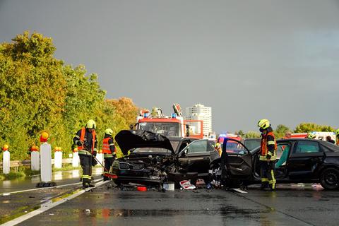 Auf der A671 bei Hochheim hat sich am Montagabend ein Unfall ereignet. Foto: 5vision.media