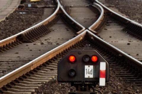 Bahngleise einer Zugstrecke. Symbolfoto: dpa