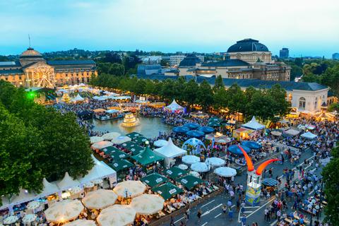 Das Wilhelmstraßenfest in Wiesbaden könnte 2022 wieder stattfinden. Archivfoto: Sabrina Feige