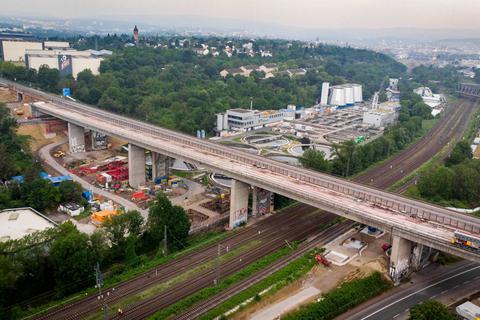 Die Salzbachtalbrücke wird nicht mehr lange stehen - im August soll gesprengt werden. Foto: Lukas Görlach