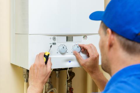 Den richtigen Handwerker zu finden, ist nicht immer so leicht. Archivfoto: ronstik - AdobeStock