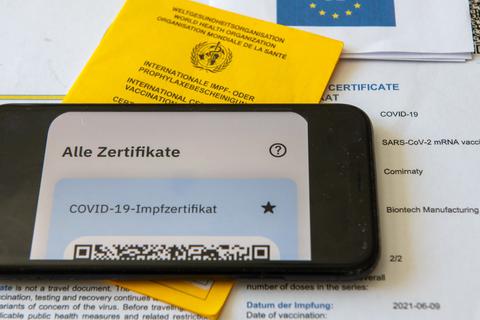 Für eine zurückliegende Impfung stellt das Wiesbadener Impfzentrum keinen digitalen Impfpass aus. Foto: dpa