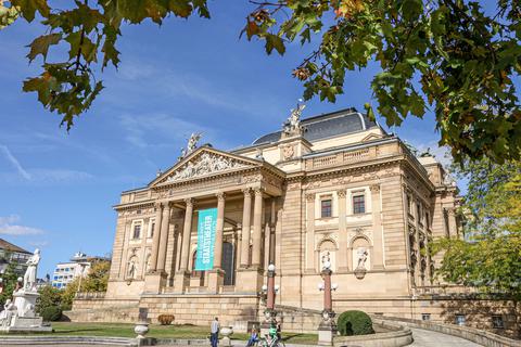 Hinter den Kulissen des Staatstheaters Wiesbaden kriselt es auch 2022.