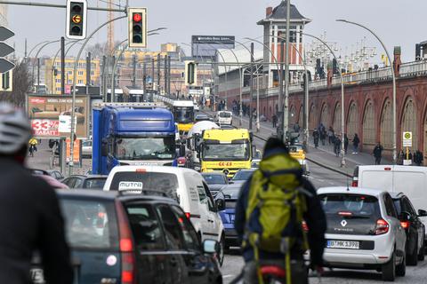 2021 stehen in der Kfz-Versicherung wieder neue Regionalklassen an. Berlin bleibt ein teures Pflaster für Autohalter.  Foto: dpa