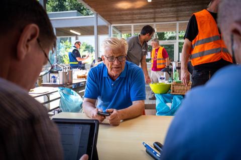 VRM-Spendenaktion für Hochwasseropfer in Ahrbrück und Hönningen. Mit dabei ist auch Walter Radermacher (Bürgermeister Ahrbrück). Foto: Lukas Görlach / VRM Bild