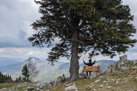 Madita Malter hat ihr Herz an die abwechslungsreiche Landschaft in Slowenien verloren. Hier genießt sie das Bergpanorama in der Nähe von Velika Planina. Foto: Madita Malter
