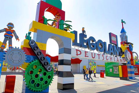 Der Haupteingang des Legolandes Günzburg Foto: dpa