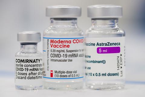 Die Impfstoffe von Biontech, Moderna und Astrazeneca. Foto: dpa