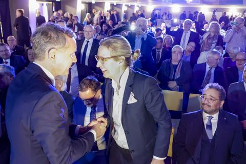 Die AfD feiert das zehnjährige Bestehen der Partei im hessischen Königstein - im Bild: die Bundesvorsitzende Alice Weidel und der thüringische Landeschef Björn Höcke (links), dazwischen Co-Bundeschef Tino Chrupalla.