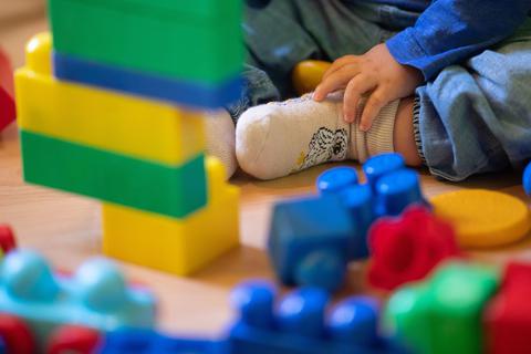 Für Kinder unter drei Jahren fehlen im Kreis Groß-Gerau trotz des bestehenden Rechtsanspruchs immer noch viele Betreuungsplätze.