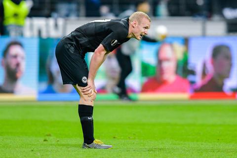 Eintracht-Mittelfeldspieler Sebastian Rode wird wegen einer Knie-Verletzung länger ausfallen. Archivfoto: dpa/Uwe Anspach