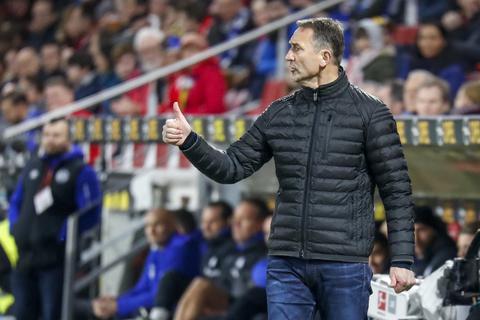 Mainz 05-Trainer Achim Beierlorzer stärkt seinen Spielern trotz der schwierigen Vorbereitung den Rücken. Foto: Lukas Görlach