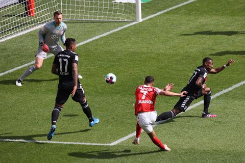 Sein Treffer aus der 37. Minute zum 2:0 im Spiel gegen den FC Bayern München machte Robin Quaison zu den Rekord-Torschützen des FSV Mainz 05. Foto: Lukas Görlach