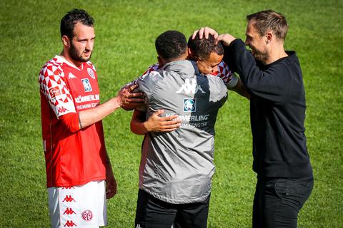 Die Mainzer wollen sich auch nach dem letzten Spieltag in den Armen liegen – die Chancen darauf sind sehr hoch. Foto: Lukas Görlach