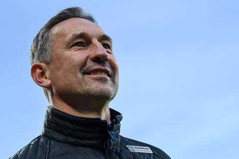 Mainz 05-Trainer Achim Beierlorzer treibt wie viele andere derzeit die Frage um: Wann und wie darf die Bundesliga wieder spielen? Foto: Jan Hübner
