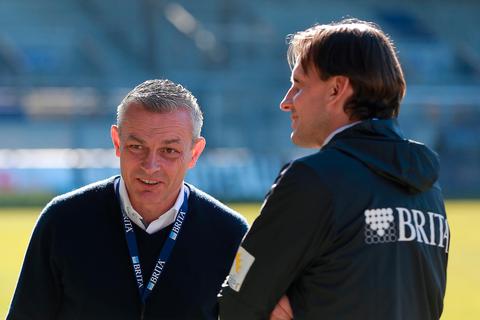 Christian Hock (links) hat sechs Jahre lang den Posten des Sportdirektors beim SV Wehen Wiesbaden mit viel Herzblut ausgefüllt. Archivfoto: Jan Hübner 