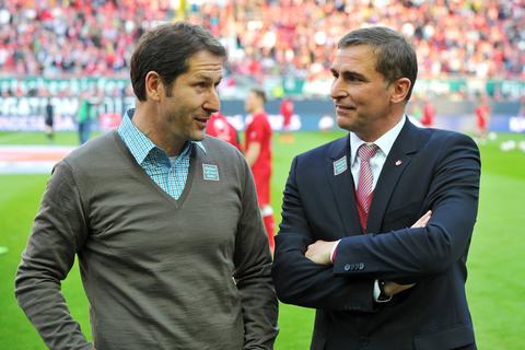 Franco Foda, hier links neben Stefan Kuntz, während seiner Zeit als FCK-Trainer. Foto: dpa