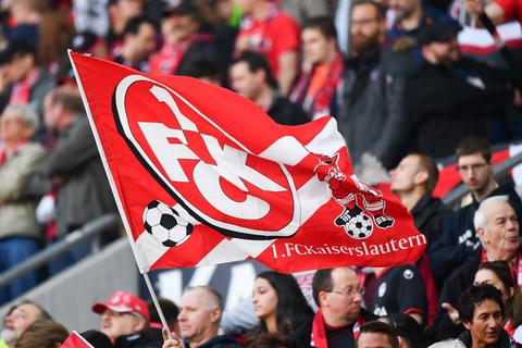 Eine FCK-Flagge im Stadion. Foto: dpa