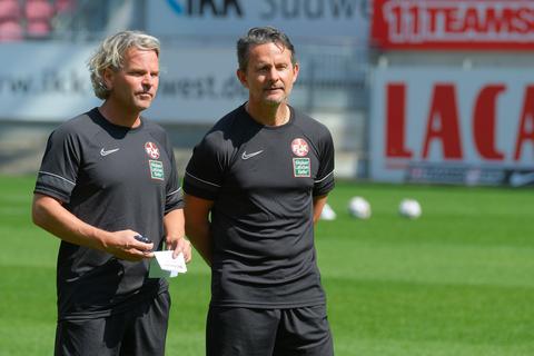 Der neue FCK-Trainer Dirk Schuster (re.) mit Co-Trainer Sascha Franz.  Foto: dpa/ Wolfstone-Photo