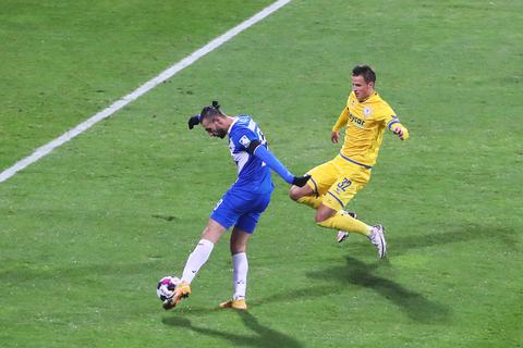 Serdar Dursun am Ball gegen Braunschweig. Foto: Florian Ulrich