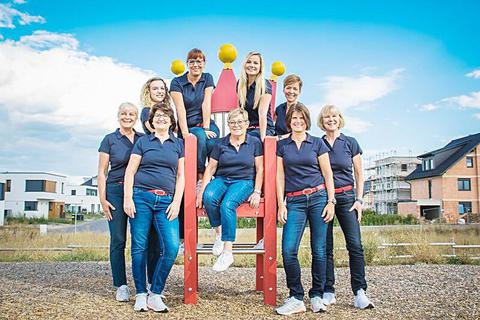 Die Mannschaft und ihre Kapitänin: Danny Müller (sitzend, 4. von links) und ihre „Verschreibungspflichtigen Frauen“ sind ein tolles Team. Foto: Bernd Hannen