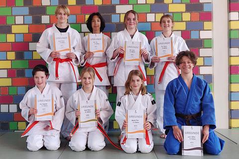 Die stolzen TG Judokas mit ihren Urkunden. Foto: Katrin Streit