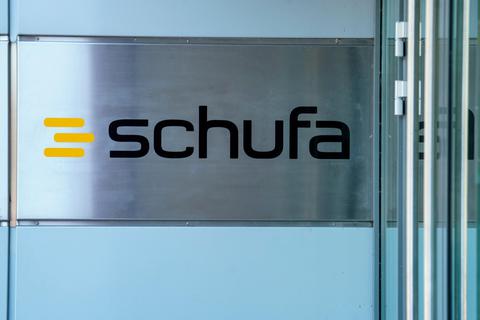In der Schufa-Zentrale werden täglich rund 300.000 Anfragen zur Kreditwürdigkeit von Kunden beantwortet.   Foto: dpa 
